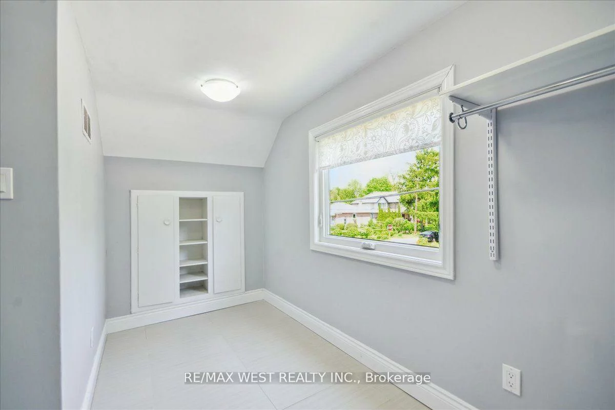 468, Lynd, Mineola, Mississauga