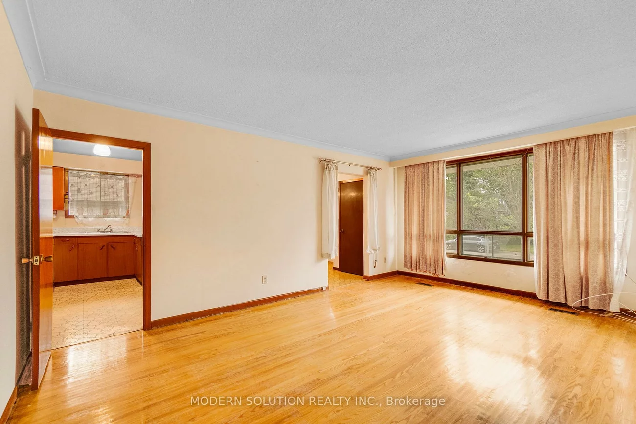 177, Eaglewood, Mineola, Mississauga