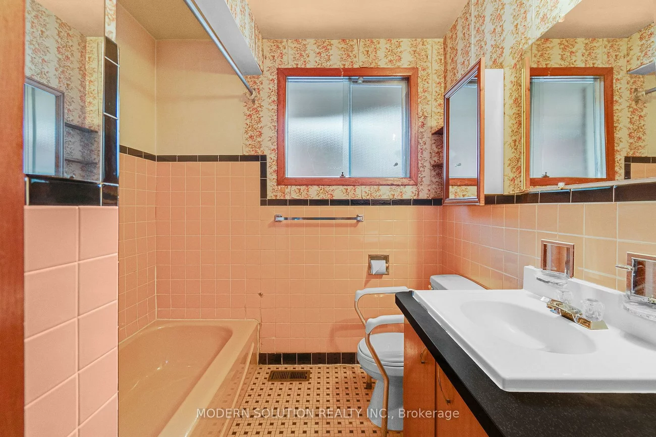 177, Eaglewood, Mineola, Mississauga