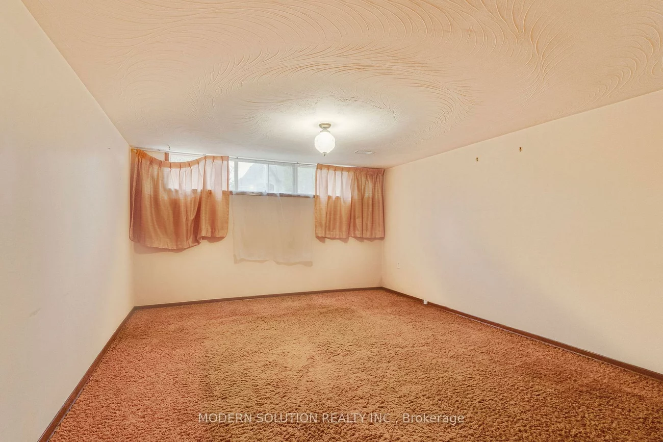 177, Eaglewood, Mineola, Mississauga