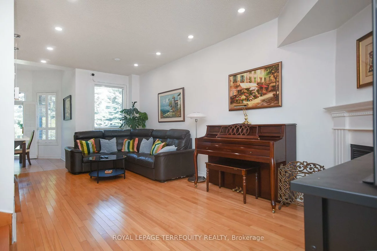 902, Ledbury, East Credit, Mississauga