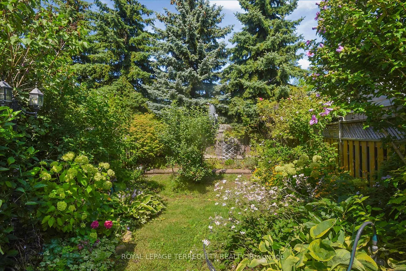 902, Ledbury, East Credit, Mississauga