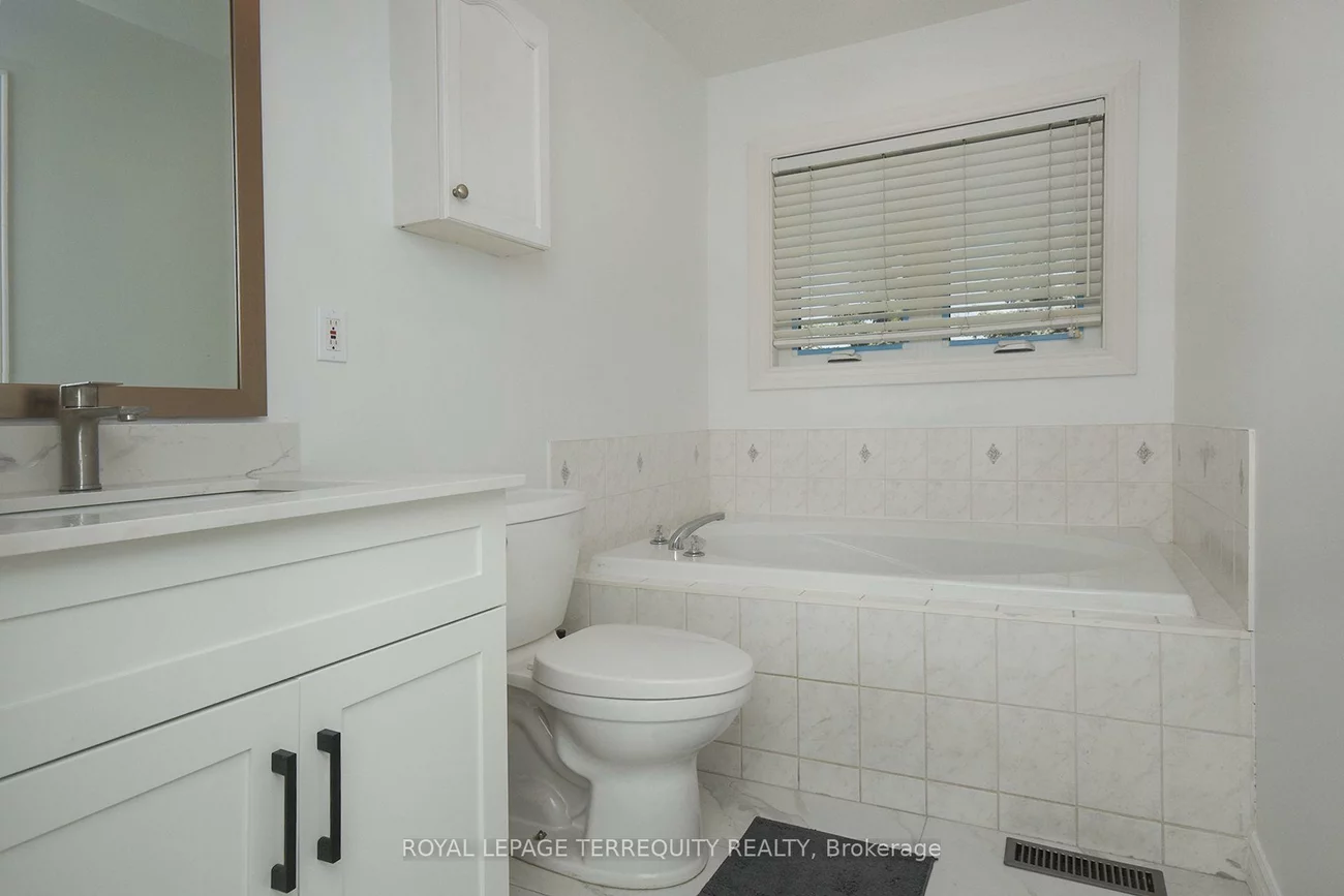 902, Ledbury, East Credit, Mississauga