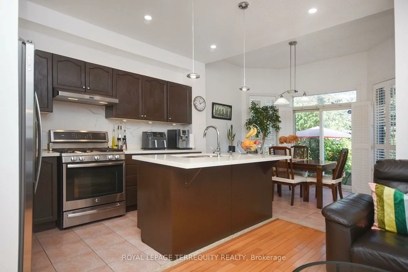 902, Ledbury, East Credit, Mississauga