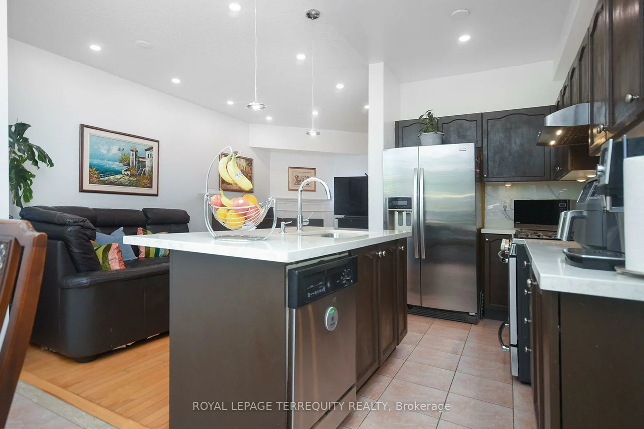 902, Ledbury, East Credit, Mississauga