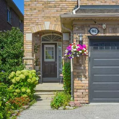 902, Ledbury, East Credit, Mississauga