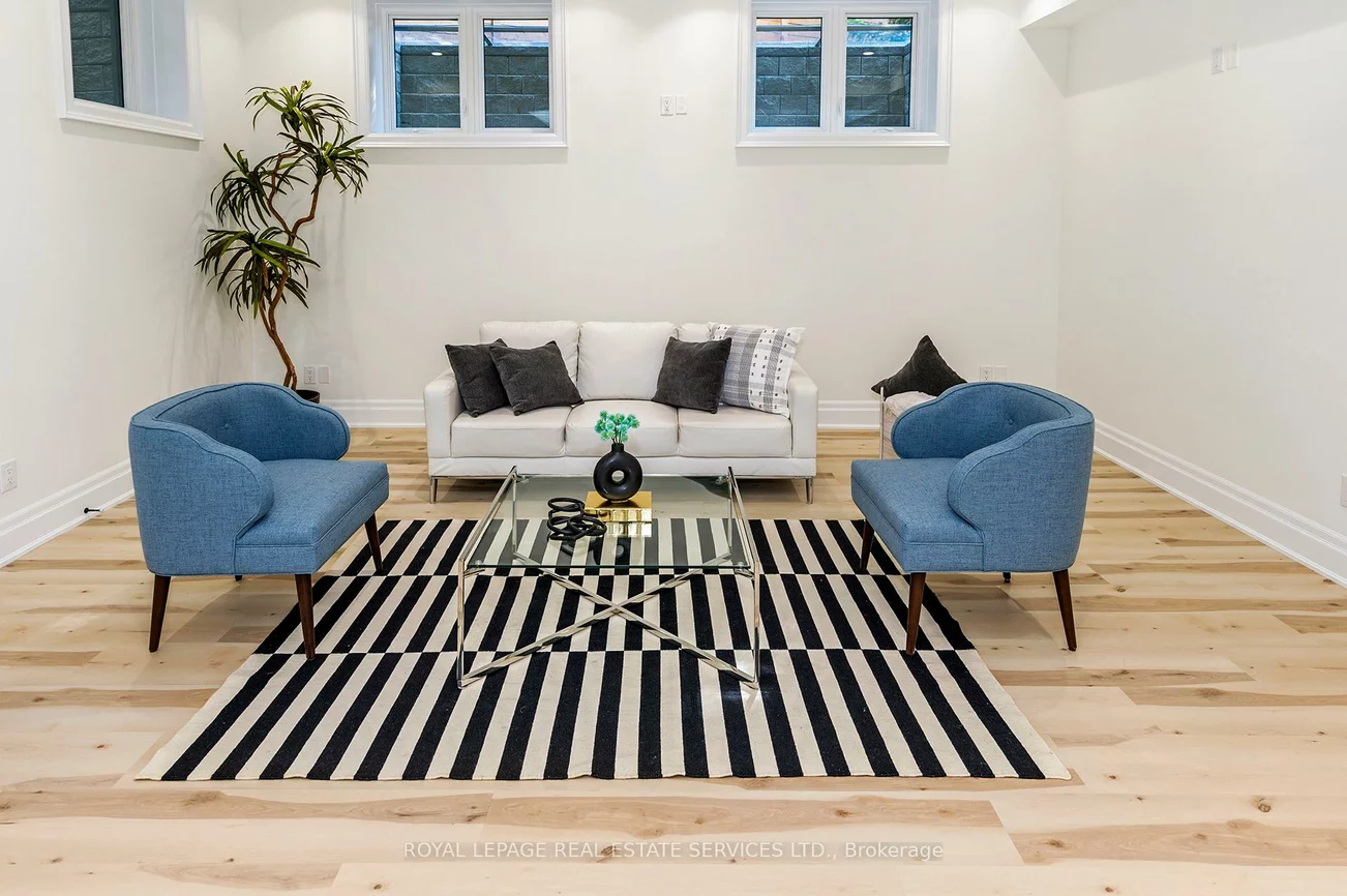 1618, Dogwood, Mineola, Mississauga