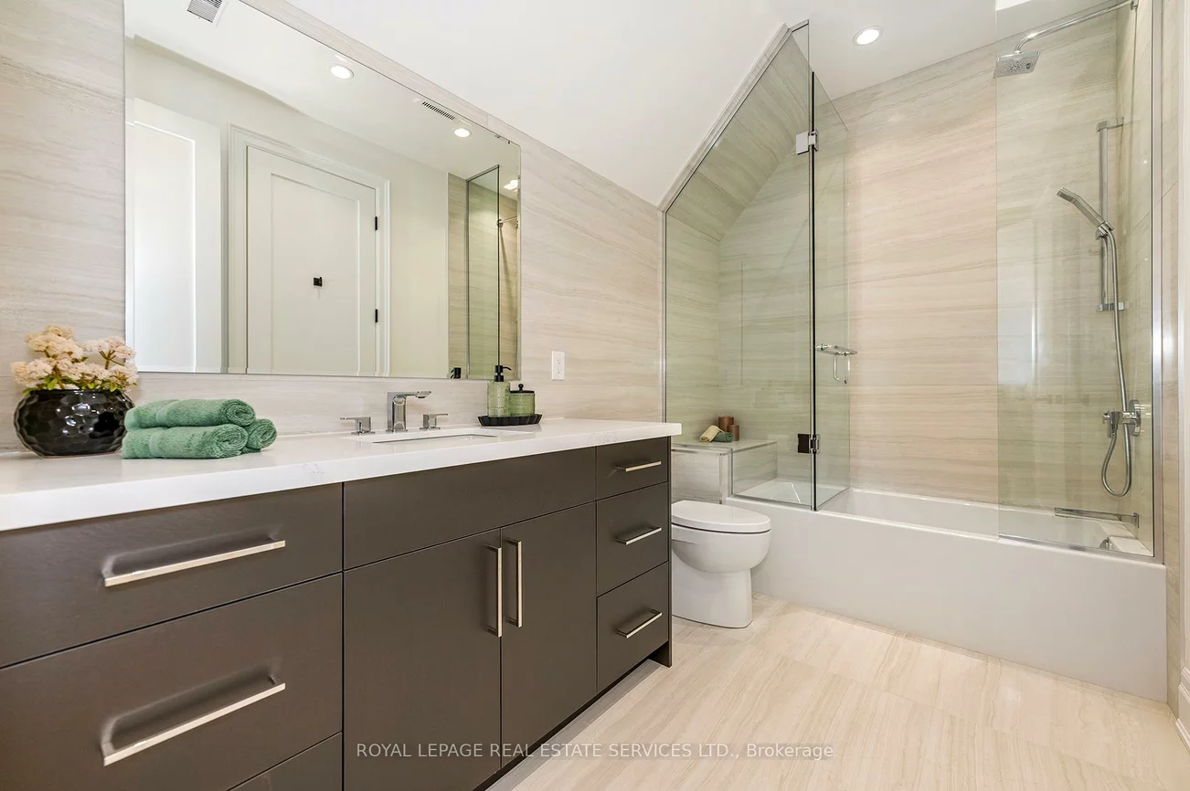 1618, Dogwood, Mineola, Mississauga