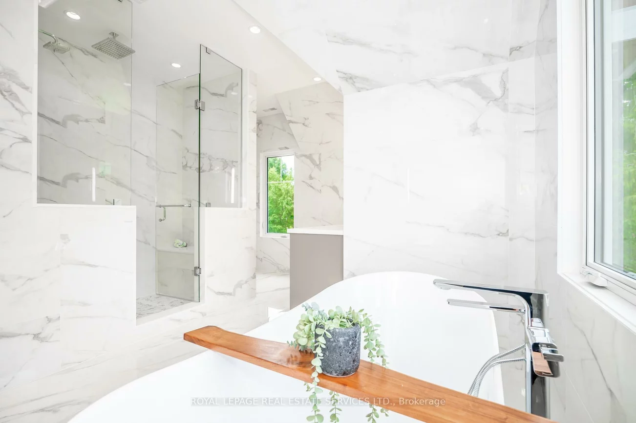 1618, Dogwood, Mineola, Mississauga