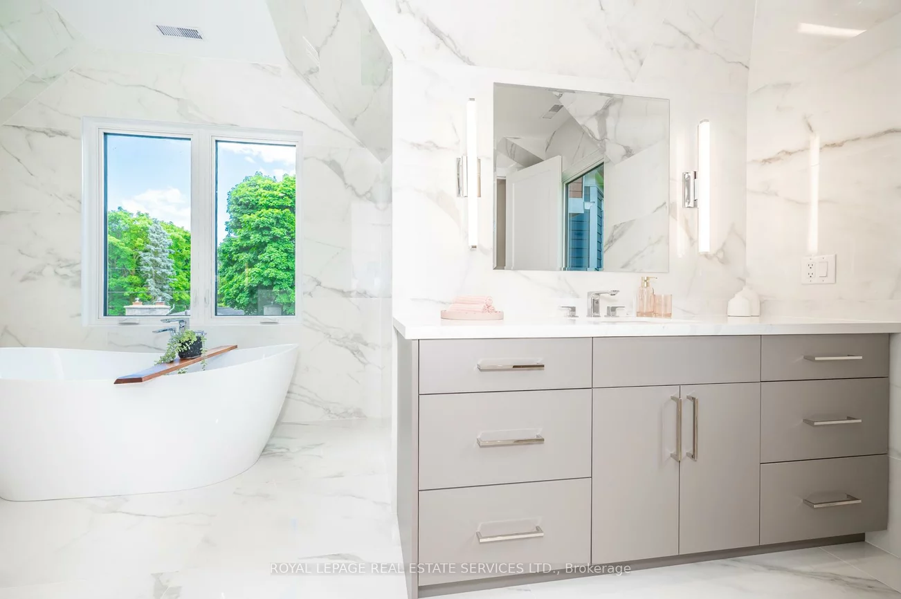 1618, Dogwood, Mineola, Mississauga