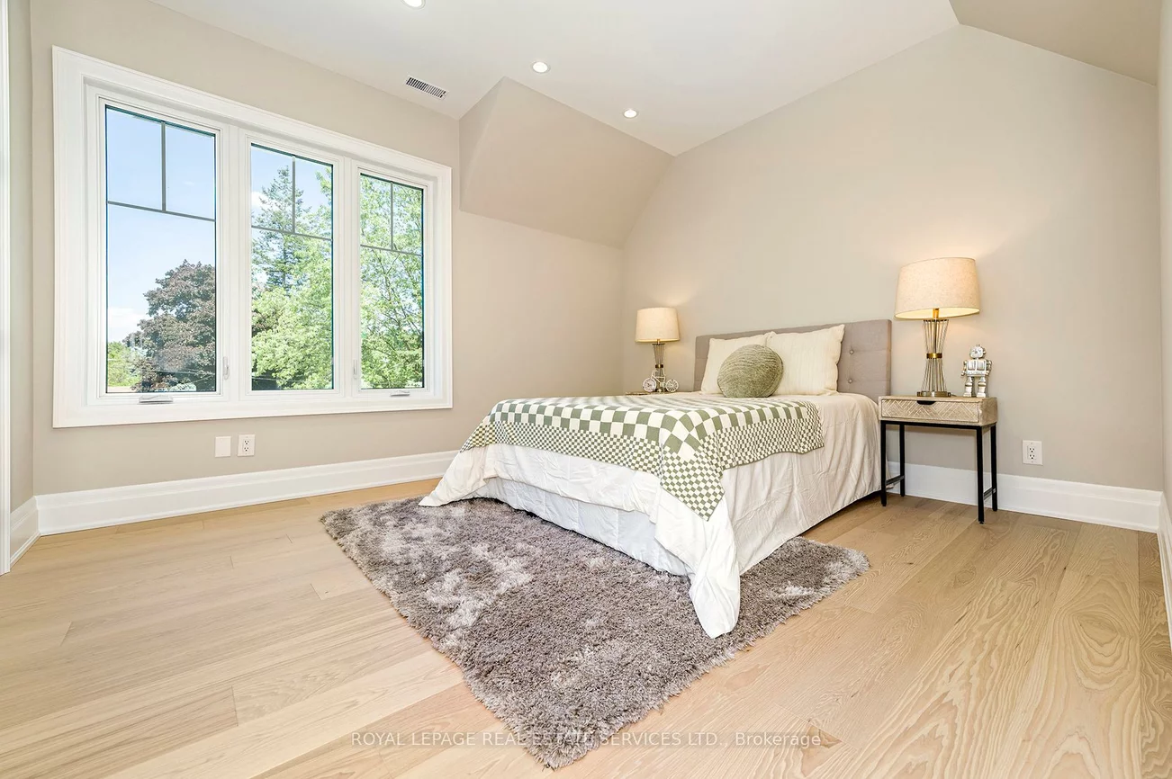 1618, Dogwood, Mineola, Mississauga