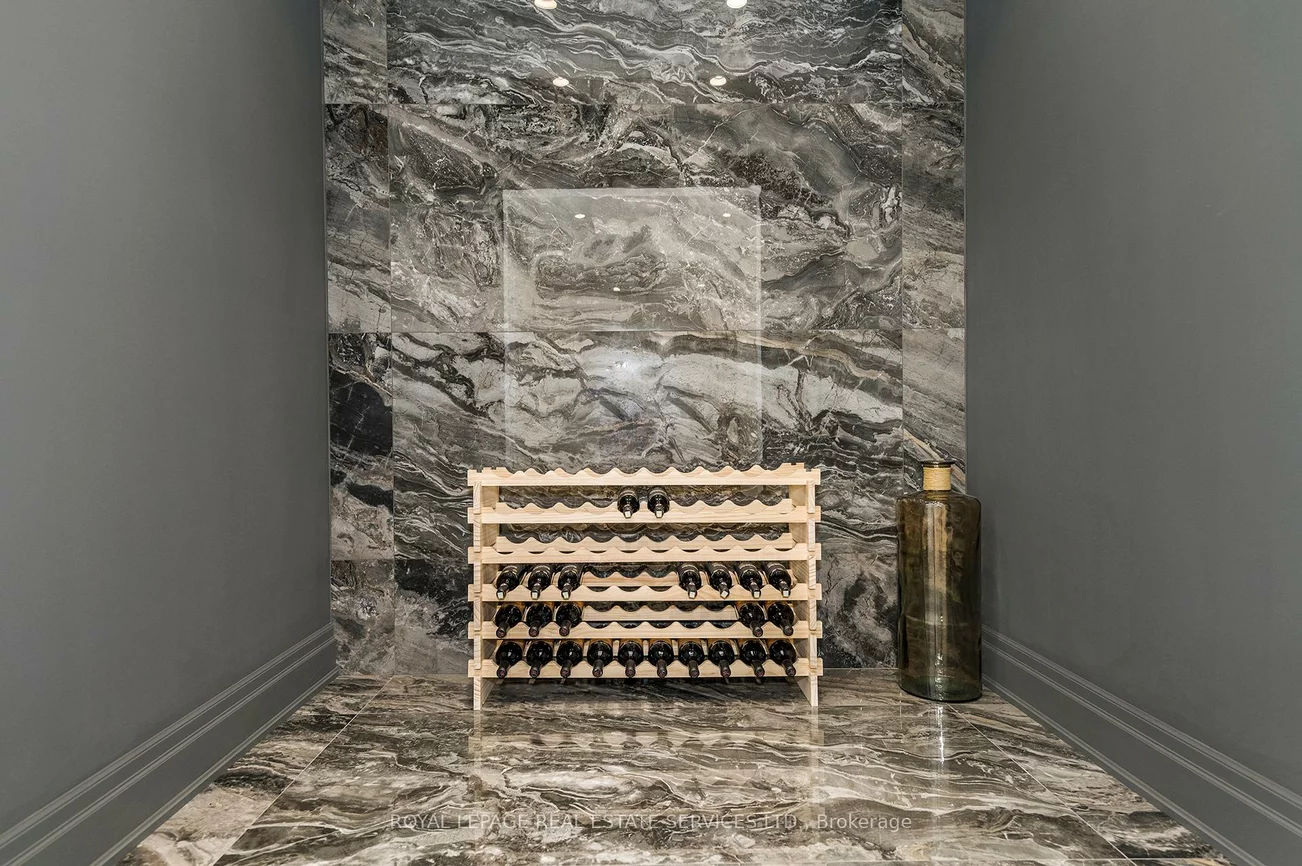 1618, Dogwood, Mineola, Mississauga