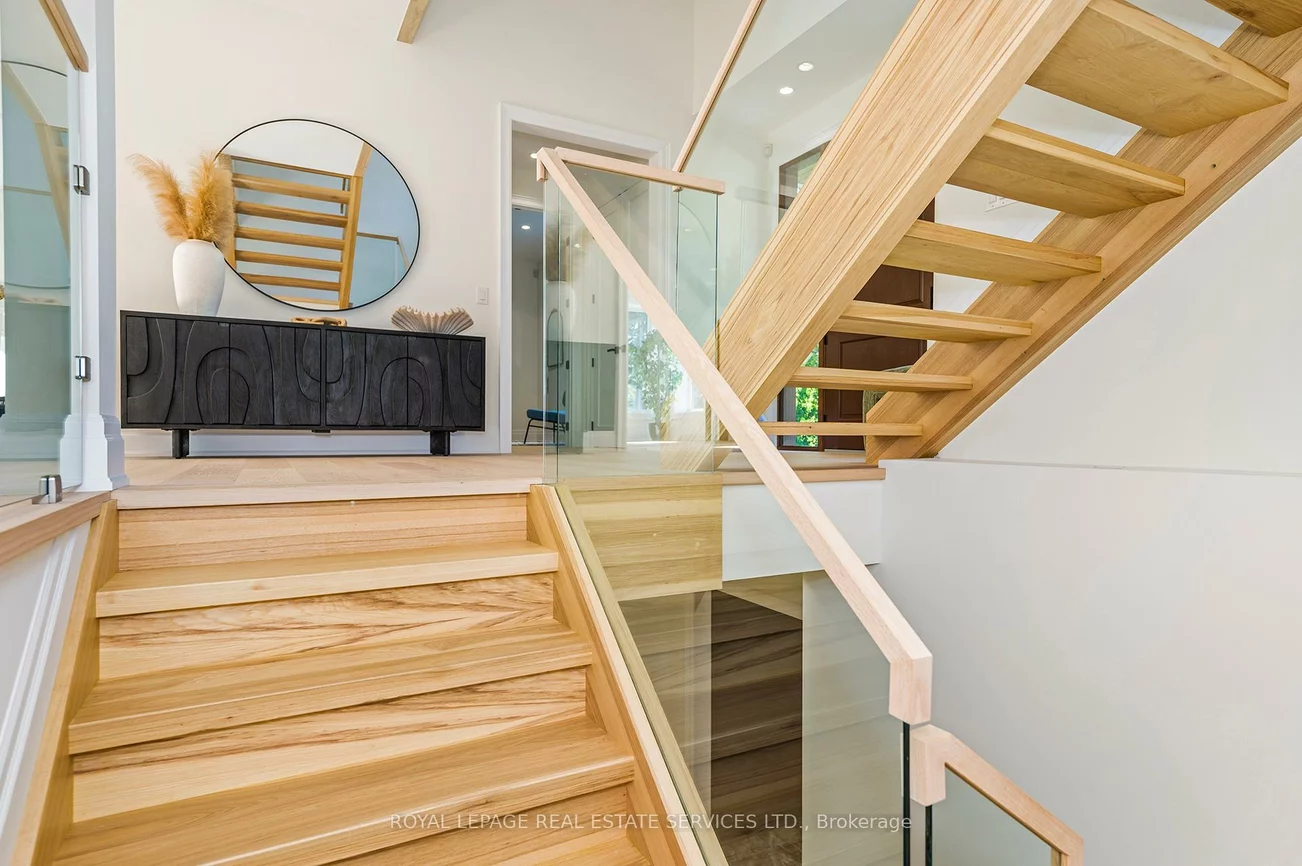 1618, Dogwood, Mineola, Mississauga