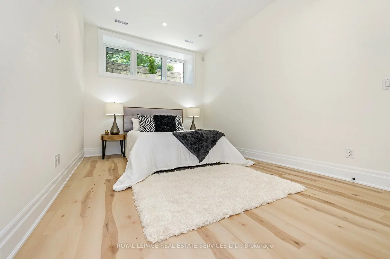 1618, Dogwood, Mineola, Mississauga