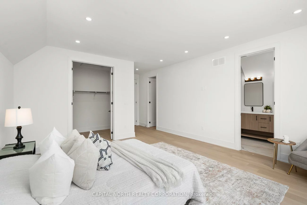 1076, Roosevelt, Lakeview, Mississauga