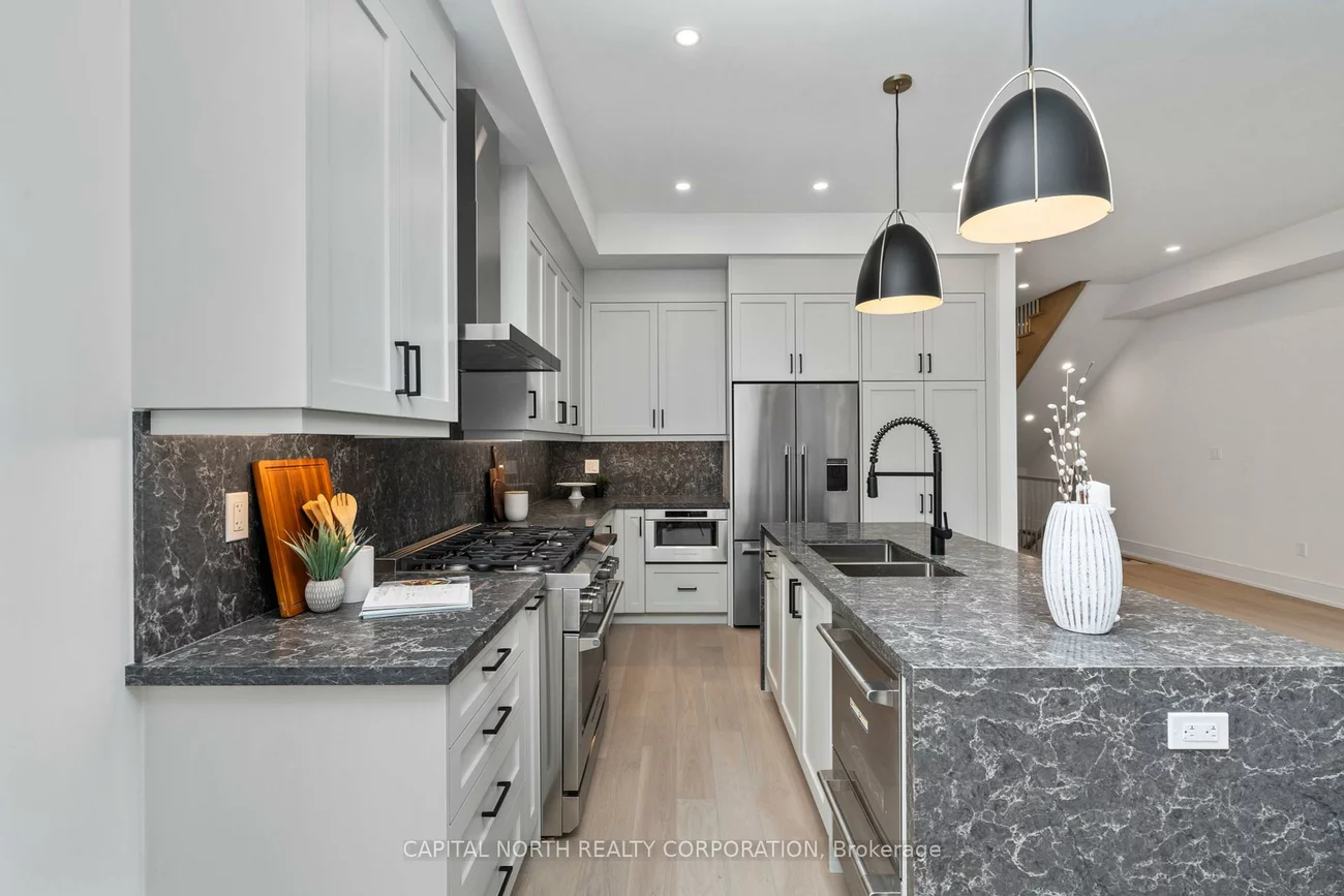 1076, Roosevelt, Lakeview, Mississauga