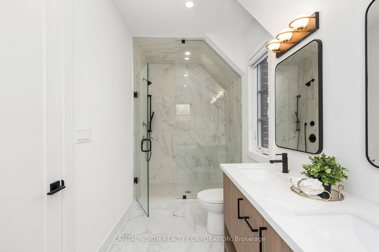 1076, Roosevelt, Lakeview, Mississauga