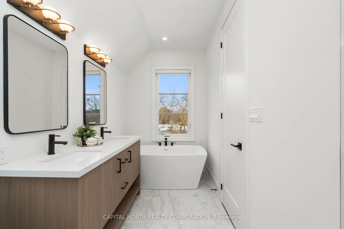 1076, Roosevelt, Lakeview, Mississauga