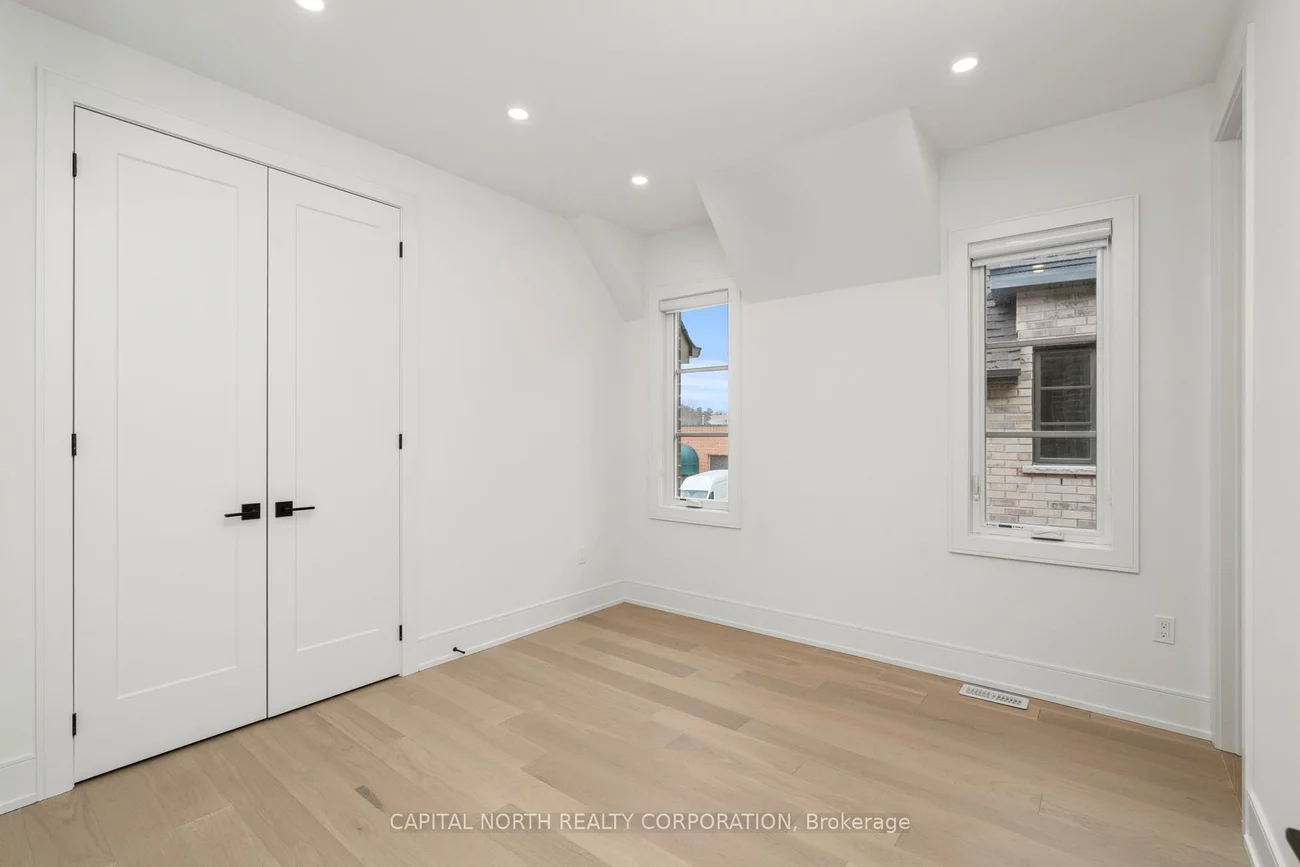 1076, Roosevelt, Lakeview, Mississauga