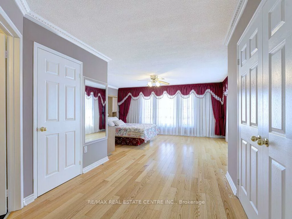 1078, windsor hill, East Credit, Mississauga