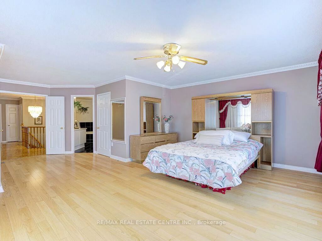 1078, windsor hill, East Credit, Mississauga