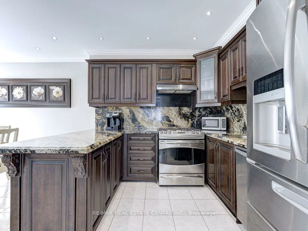 1078, windsor hill, East Credit, Mississauga