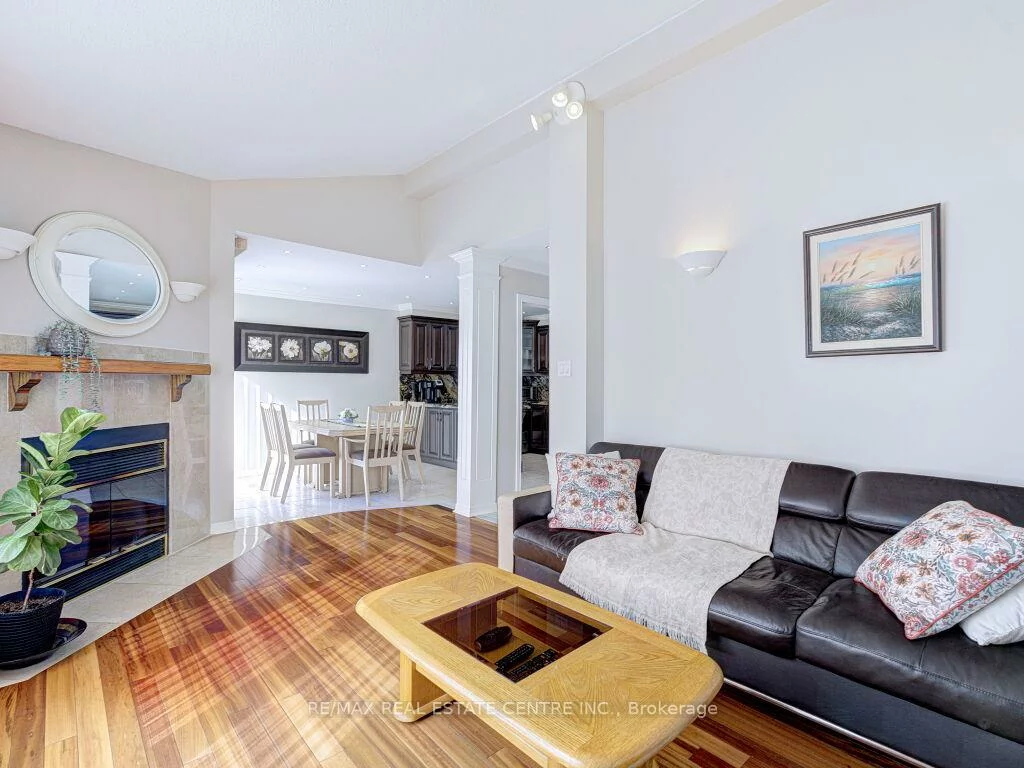 1078, windsor hill, East Credit, Mississauga