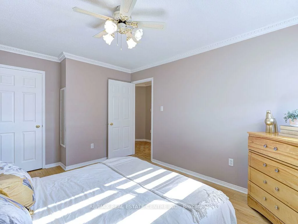 1078, windsor hill, East Credit, Mississauga