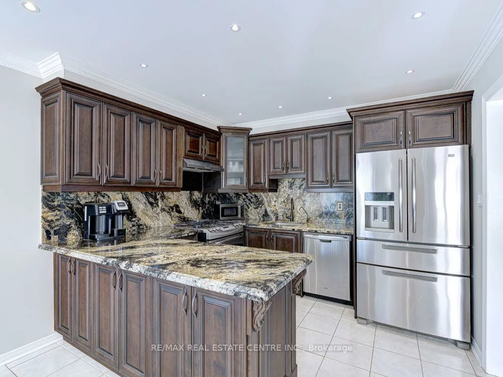 1078, windsor hill, East Credit, Mississauga