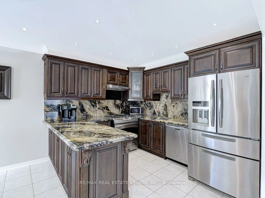 1078, windsor hill, East Credit, Mississauga