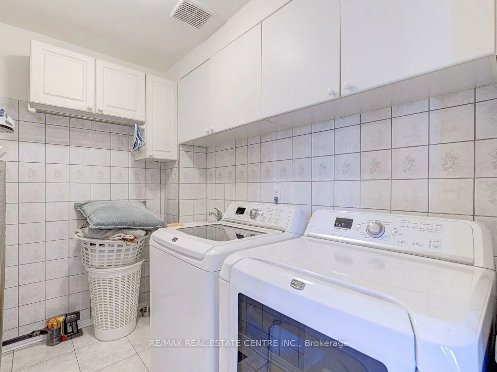 1078, windsor hill, East Credit, Mississauga