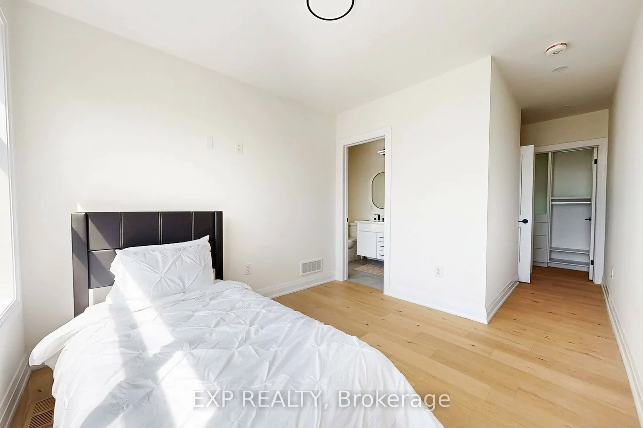 768, Montbeck, Lakeview, Mississauga