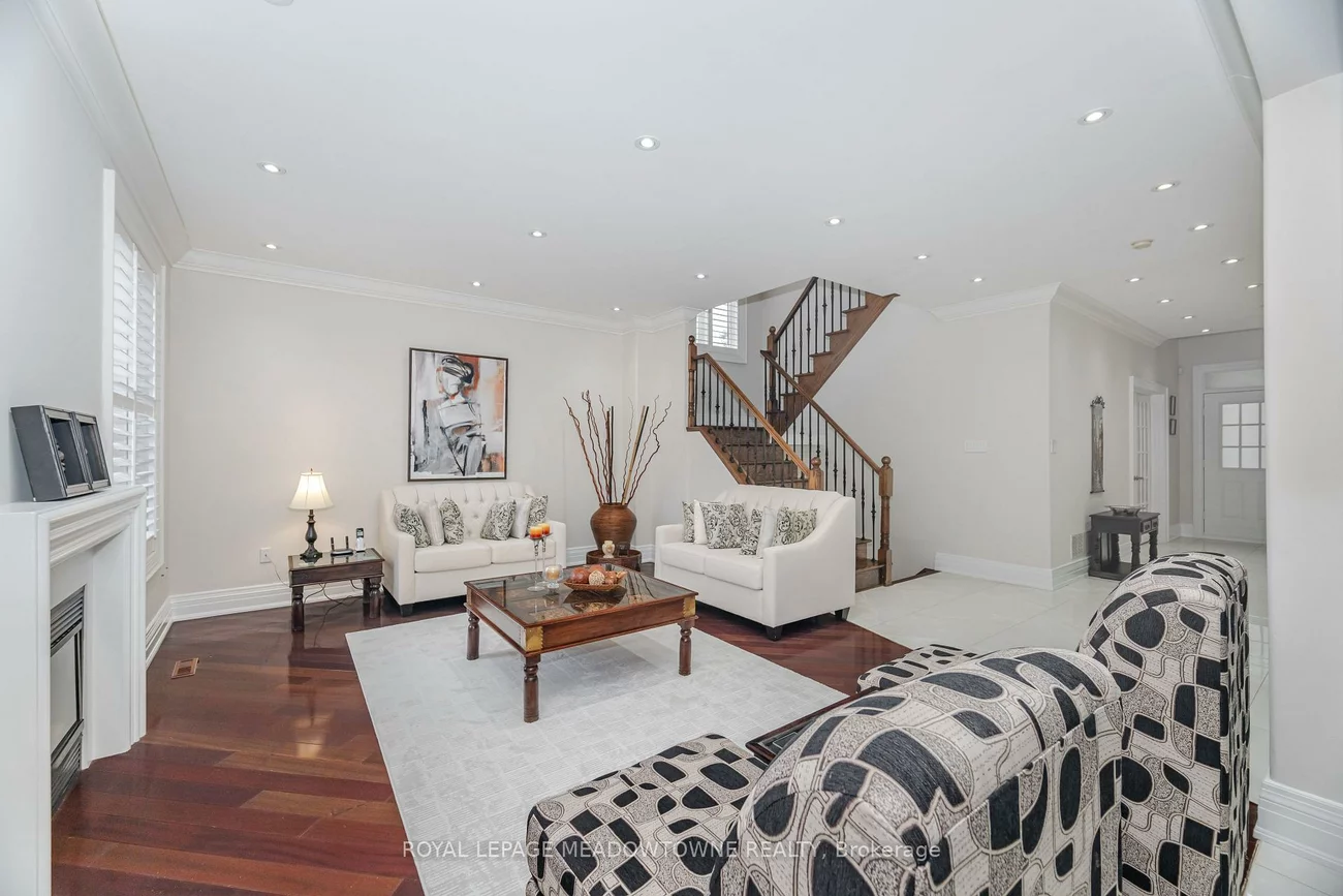 915, Gaslight, Meadowvale Village, Mississauga