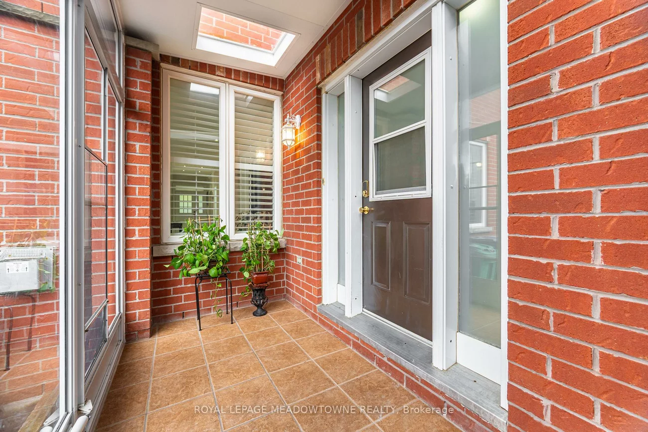 915, Gaslight, Meadowvale Village, Mississauga