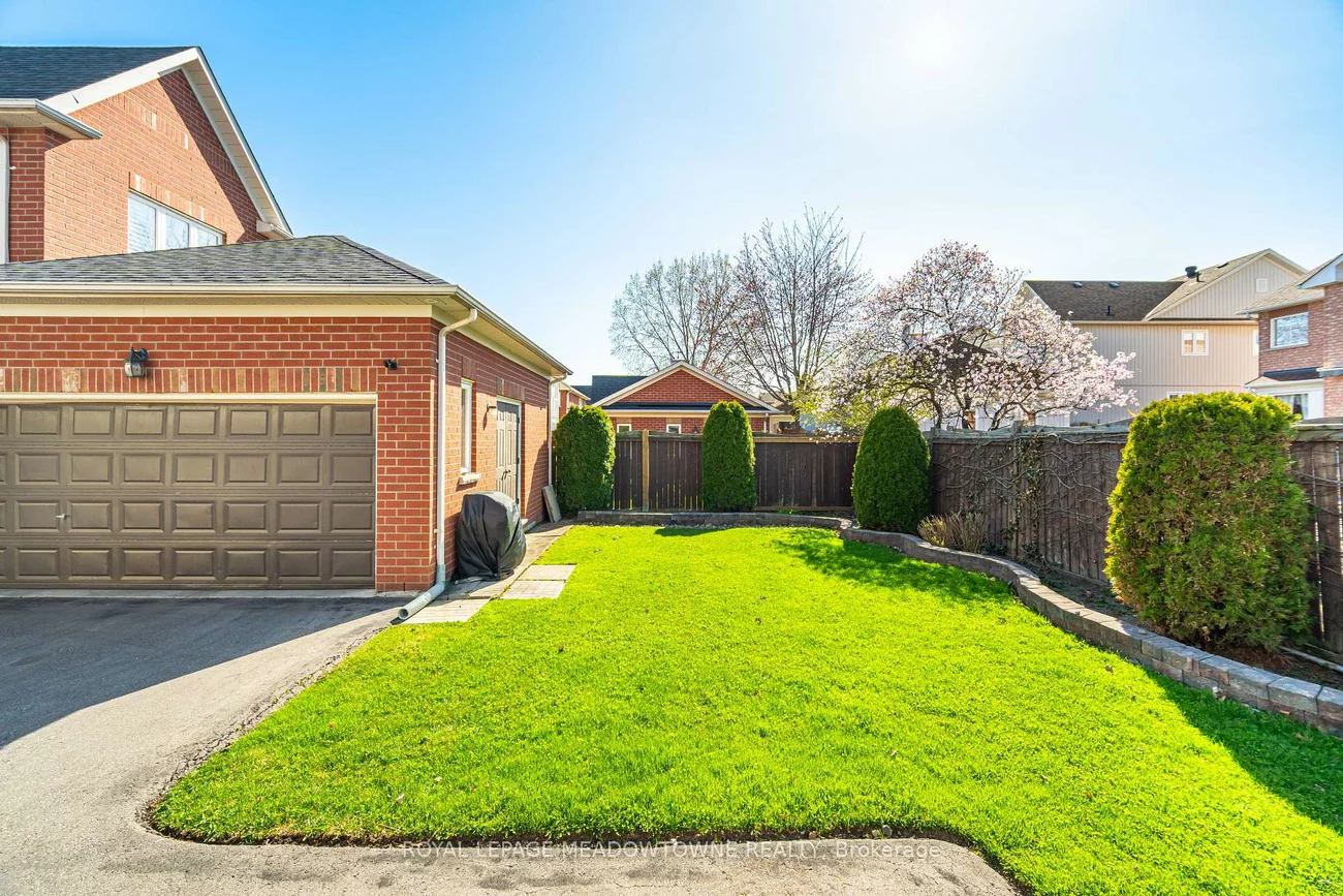 915, Gaslight, Meadowvale Village, Mississauga