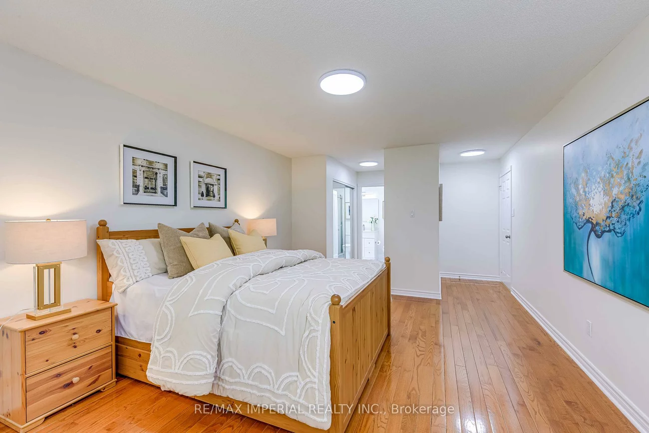 5560, Middlebury, Central Erin Mills, Mississauga