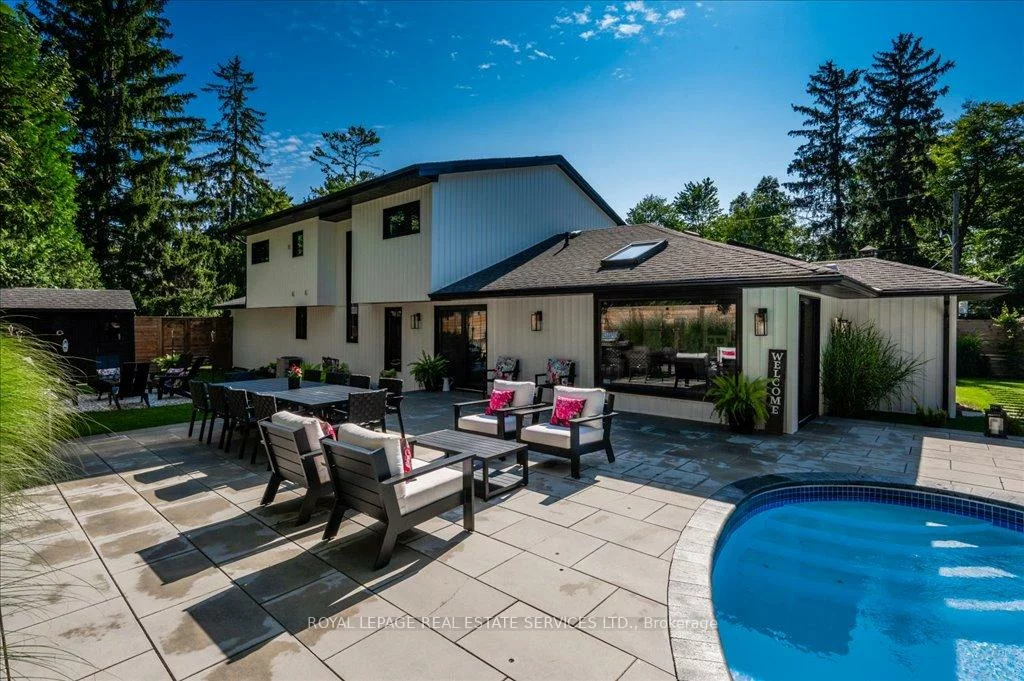 169, Oakes, Mineola, Mississauga