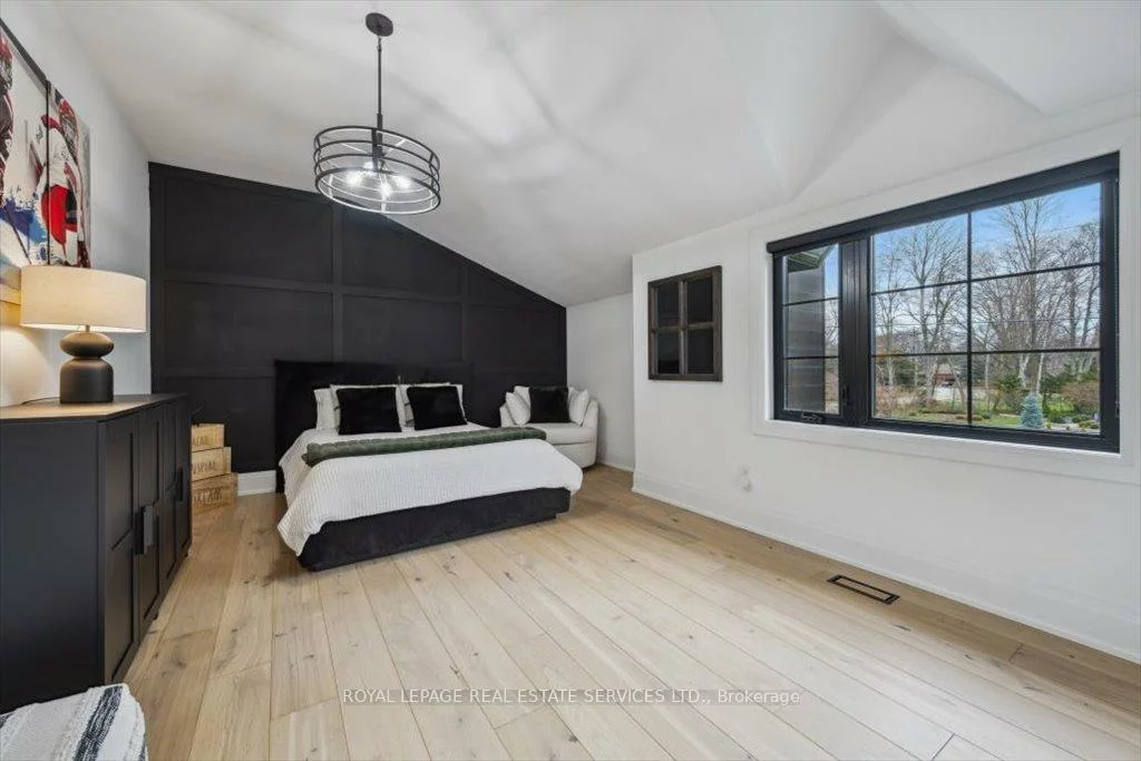 169, Oakes, Mineola, Mississauga