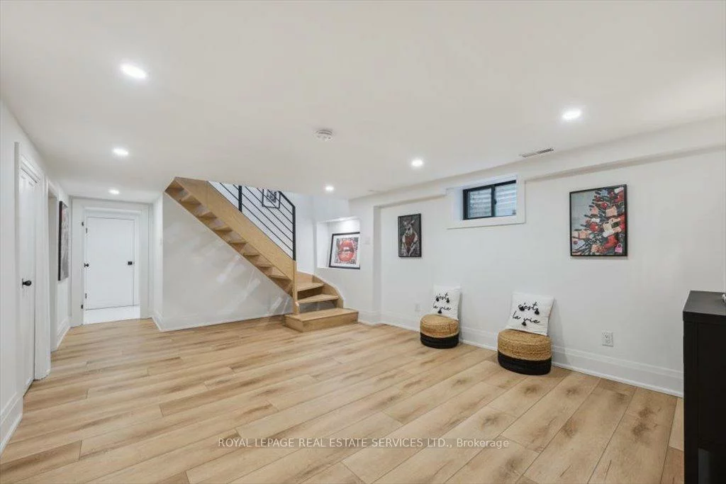 169, Oakes, Mineola, Mississauga