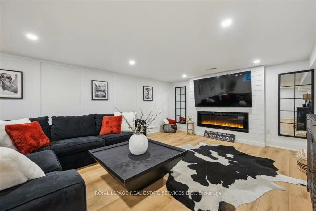 169, Oakes, Mineola, Mississauga