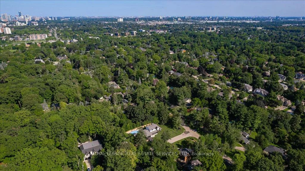 169, Oakes, Mineola, Mississauga