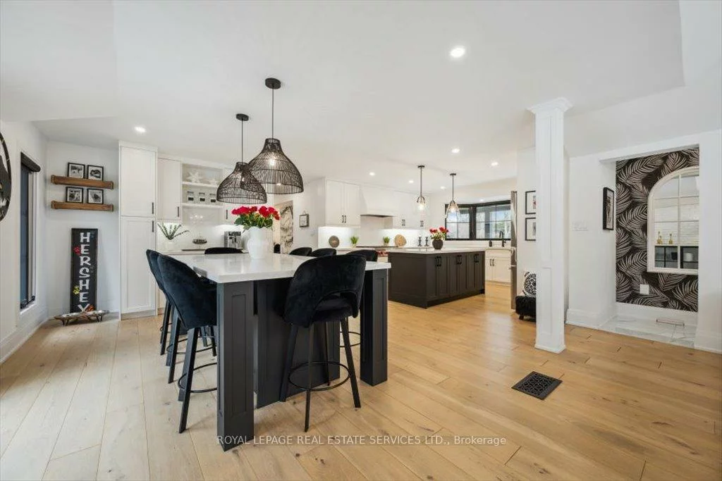 169, Oakes, Mineola, Mississauga