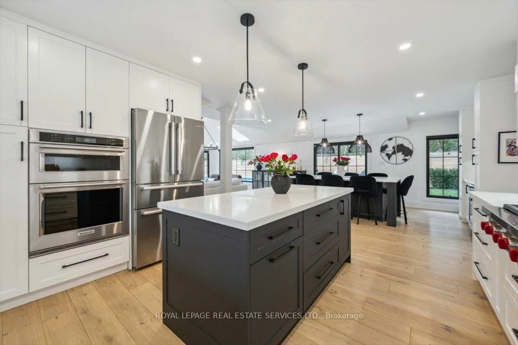 169, Oakes, Mineola, Mississauga