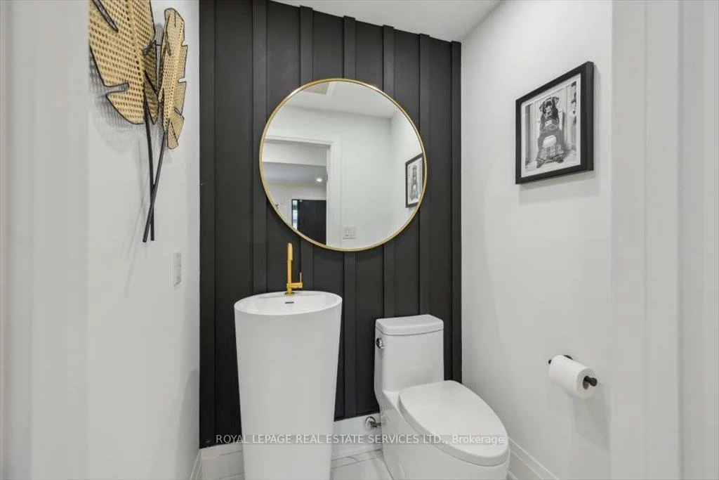 169, Oakes, Mineola, Mississauga