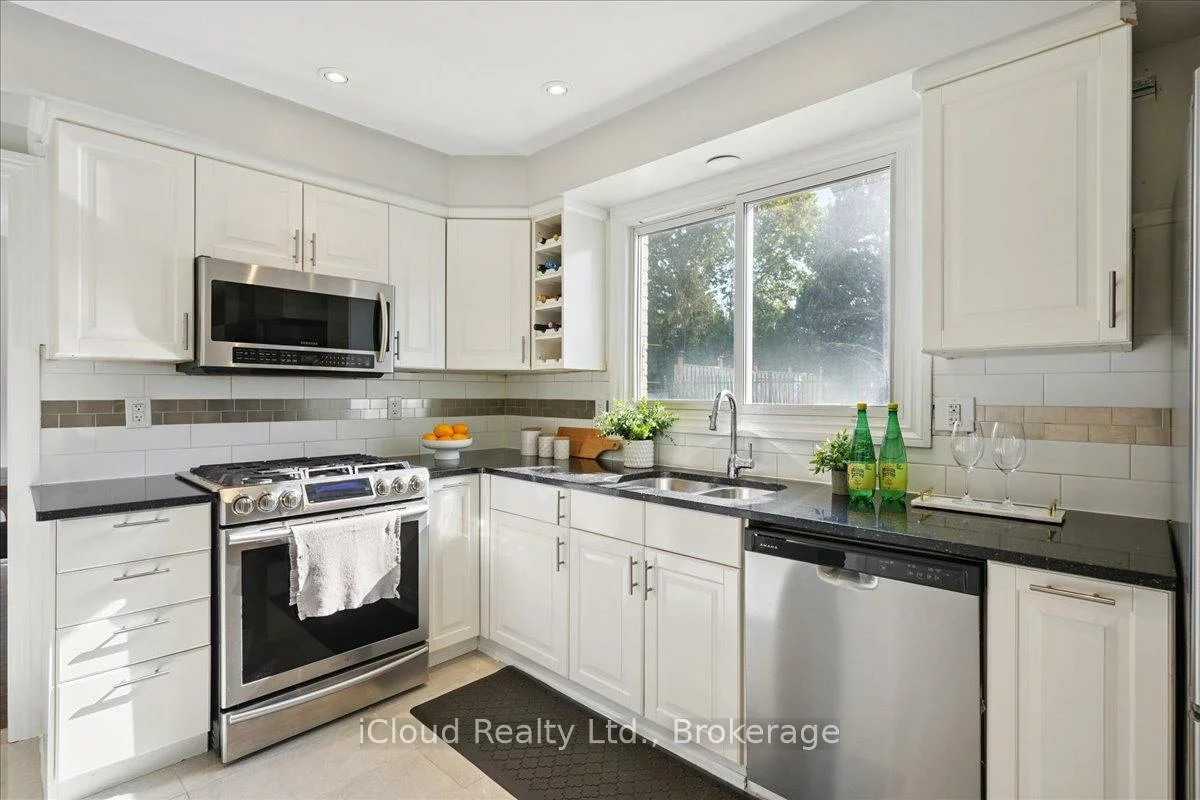 2224, Thorn Lodge, Sheridan, Mississauga