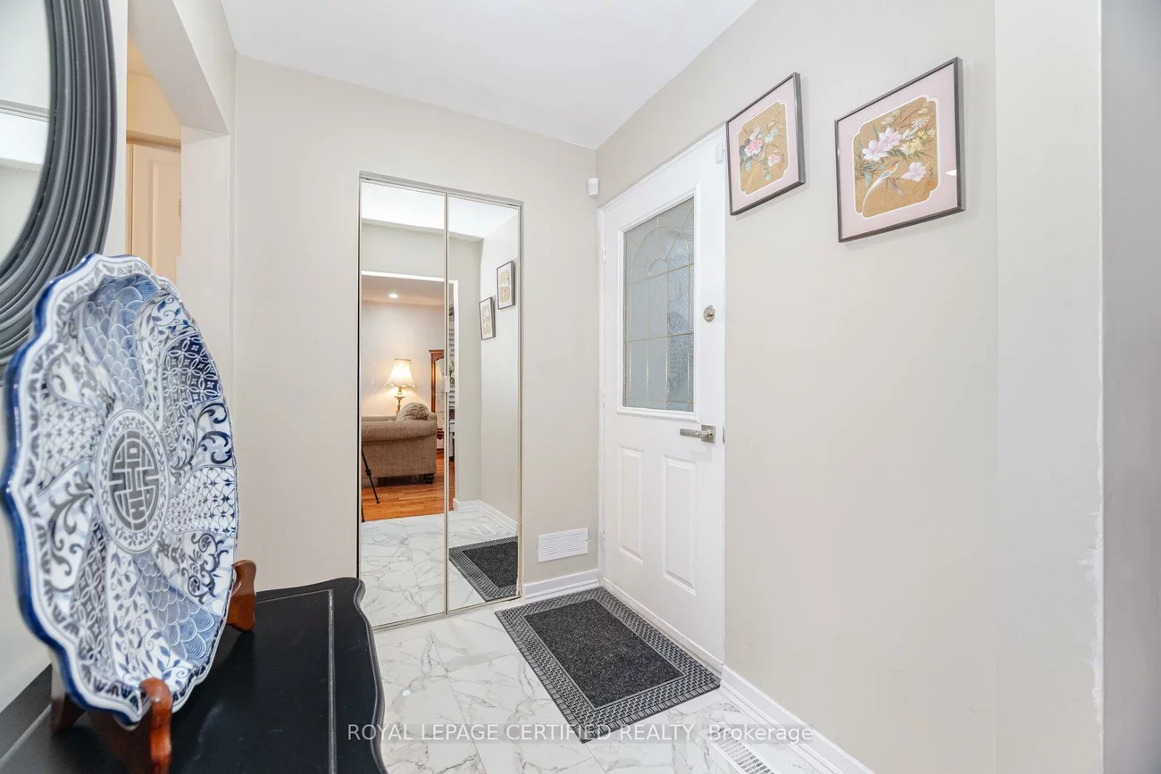 542, Lana, Mississauga Valleys, Mississauga
