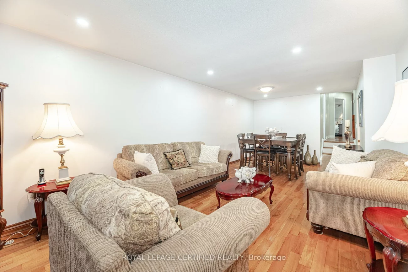 542, Lana, Mississauga Valleys, Mississauga