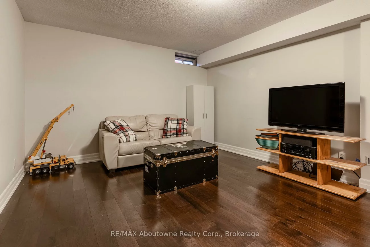 1443, Zante, Clarkson, Mississauga