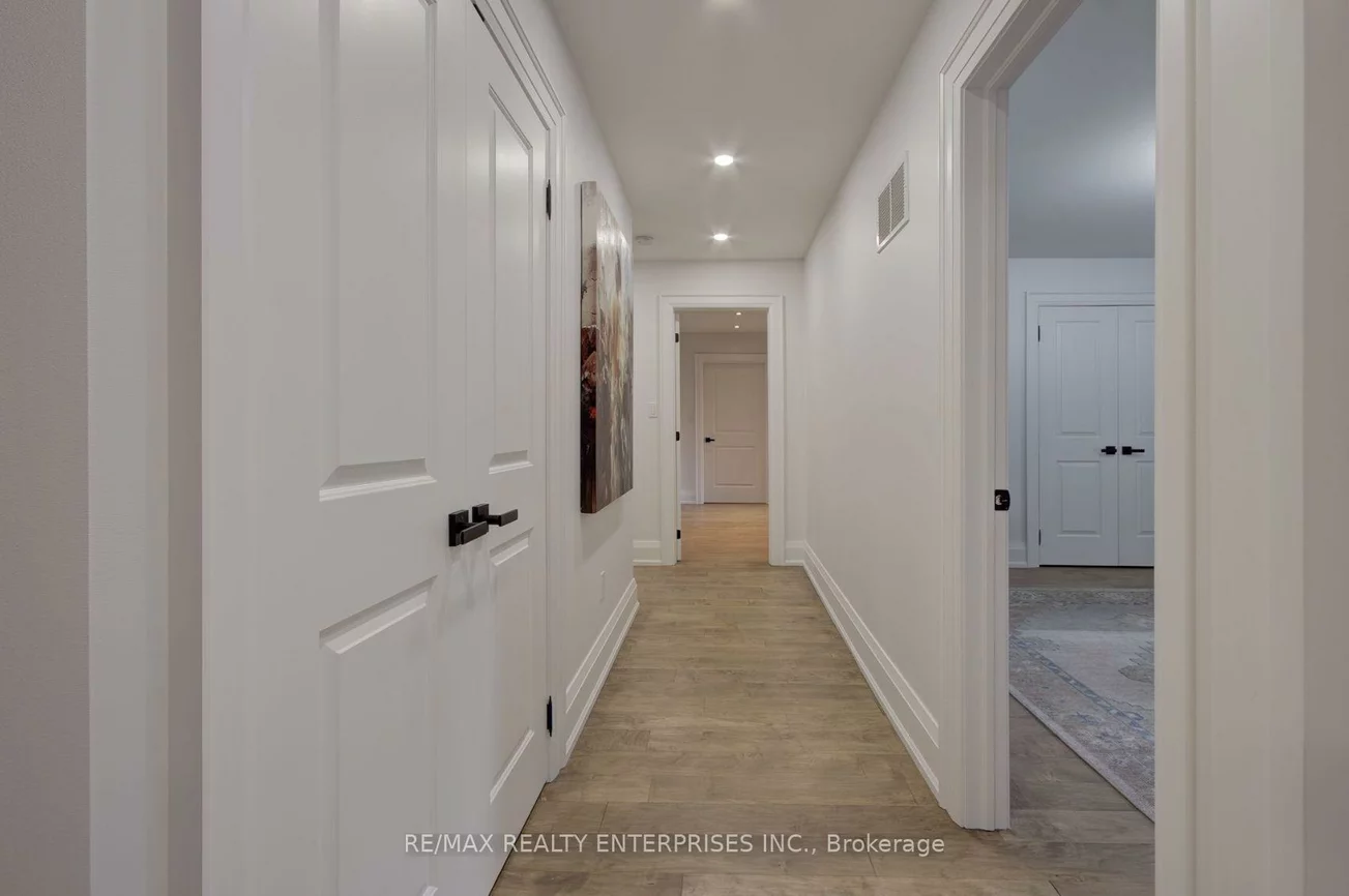 1543, Point-O-Woods, Mineola, Mississauga