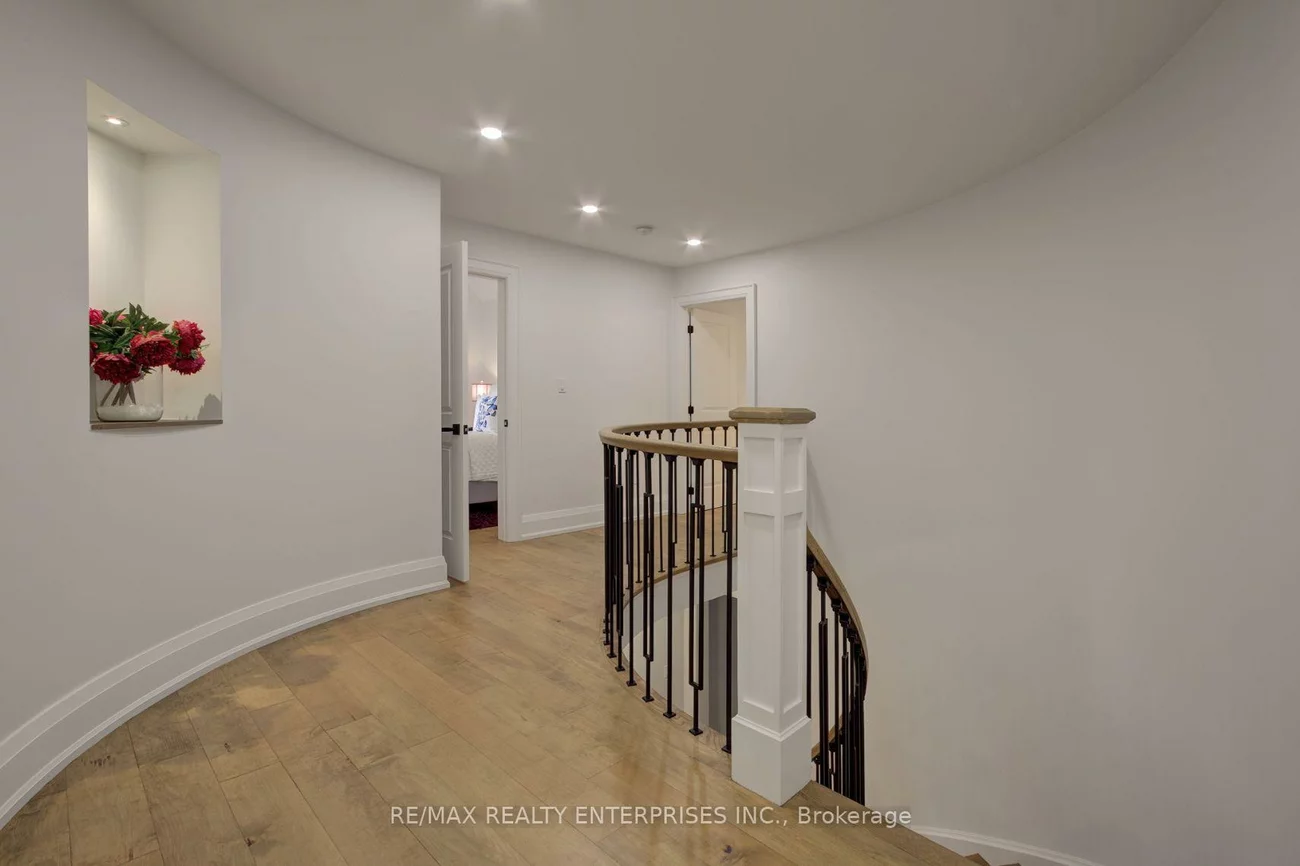 1543, Point-O-Woods, Mineola, Mississauga